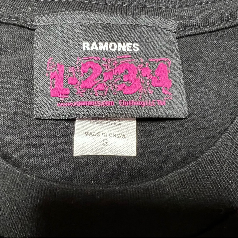 NWOT The Ramones Seal Logo Graphic T-Shirt Black Unisex Sz S - Picture 5 of 6